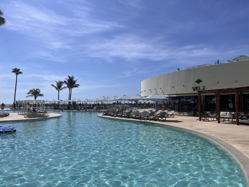 HIlton Cancun プールサイド